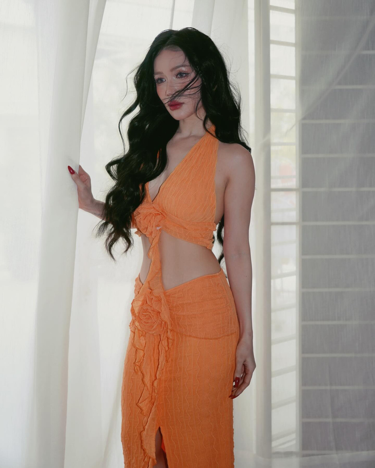 Ngoài chú ý trong cách chọn trang phục khi xuất hiện, Sĩ Thanh cũng rất quan tâm việc rèn luyện, ăn uống.