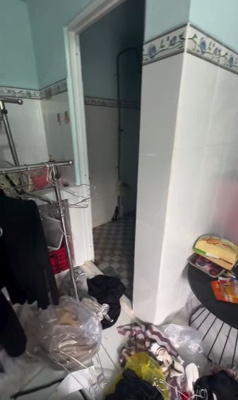 Sự việc hiện đang khiến mạng xã hội xôn xao, nhiều người đã chỉ trích cô gái thuê phòng với lối ăn ở bừa bộn đến không thể chấp nhận được: "Mấy nhỏ này ra đường thường thơm phức nè", "Ối trời thể loại nào đây vậy trời ai mà vớ dc bà này thì như vớ dc kim cương", "khủng khiếp, người mà ở được như vậy ấy hả".