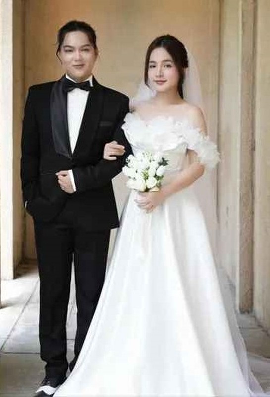 Cho đến đúng ngày Cá Tháng Tư, Phạm Thoại chính thức đăng tải video và thừa nhận chỉ là một trò đùa vui của mình để lừa mọi người trong ngày này.