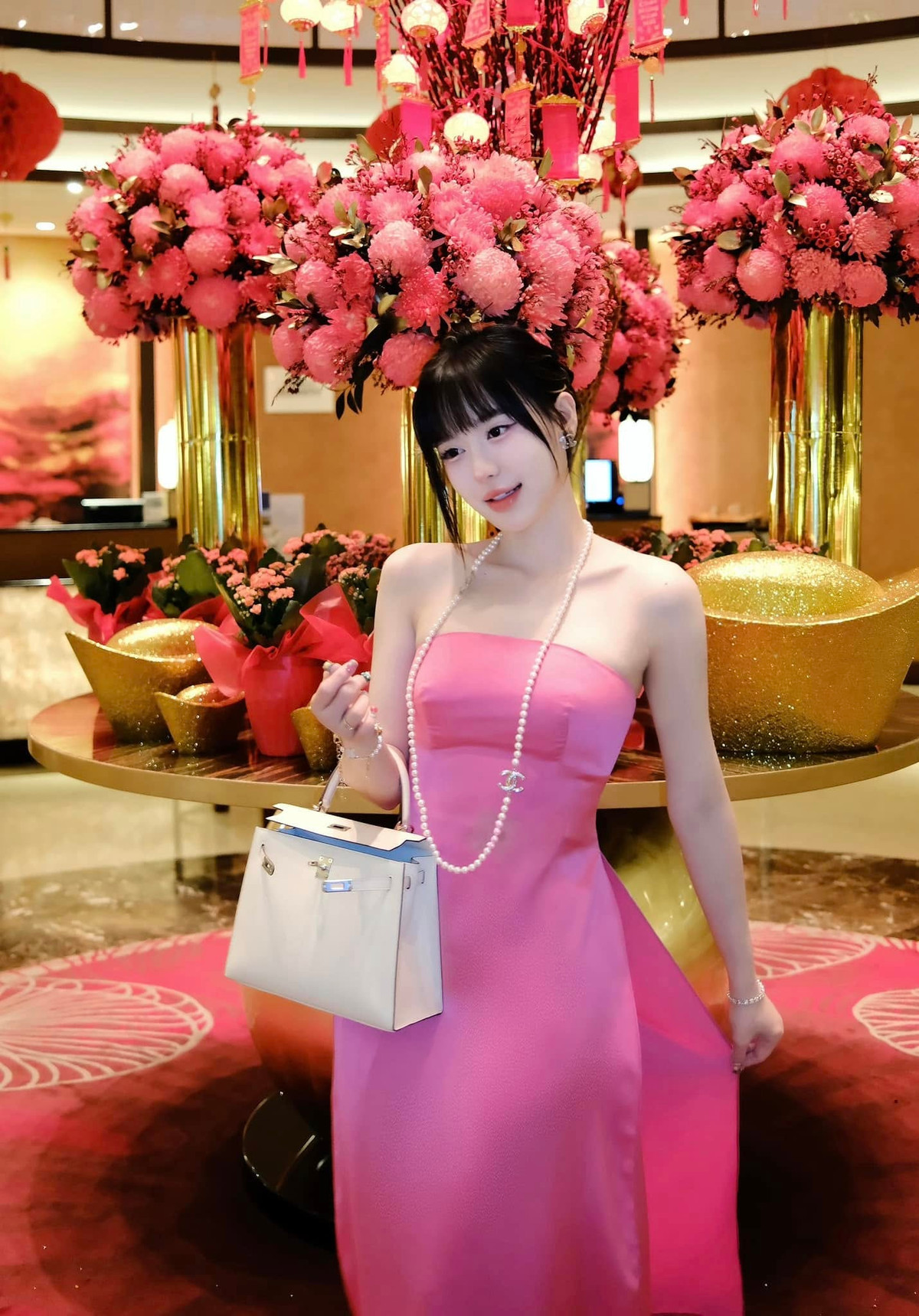 Năm 2015, Vân Tiny lên xe hoa với Fabo Nguyễn (tên thật Nguyễn Ngọc Tuấn) - con trai ông Nguyễn Ngọc Quân - ông trùm ngành điện tử lâu đời tại Việt Nam với hàng loạt cửa hàng điện tử, cửa hàng cung cấp, phân phối hàng kim khí.