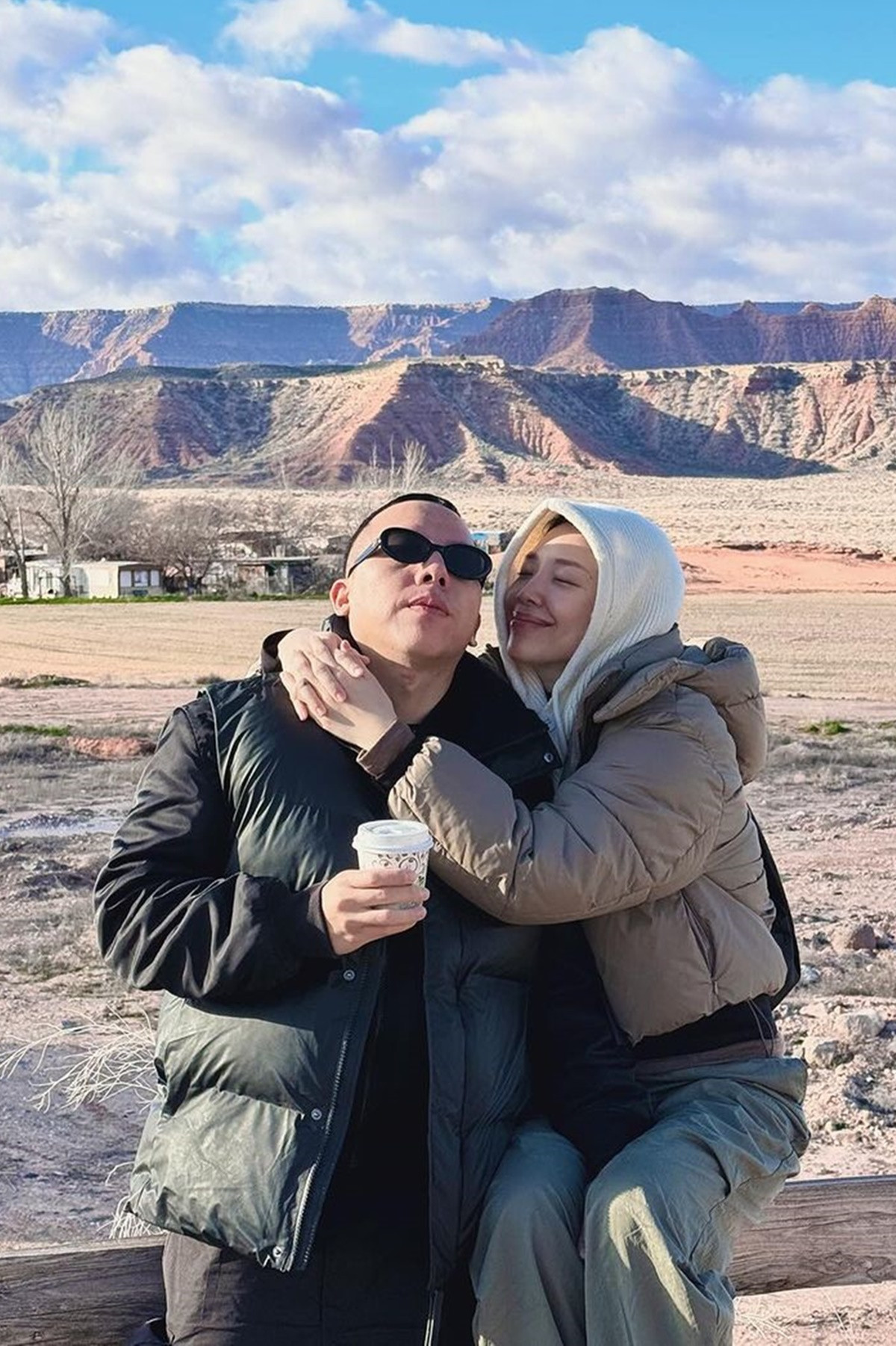 Tháng 9/2019, họ xác nhận yêu nhau. Bốn năm hẹn hò, cả hai từng hai lần chia tay rồi hàn gắn. Tháng 2/2020, cặp sao tổ chức đám cưới ở TP Đà Lạt, Lâm Đồng.