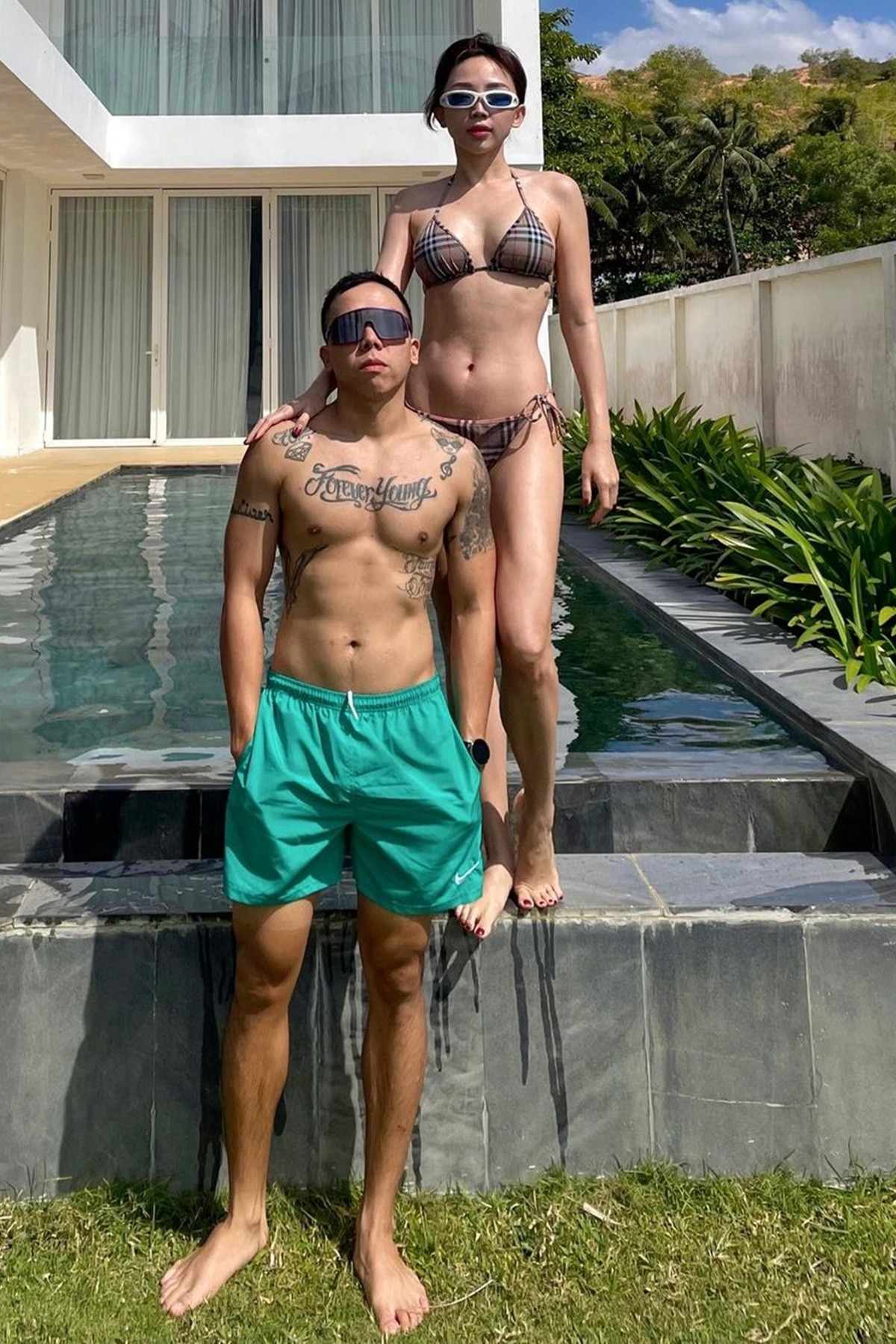 Cặp đôi luôn đồng hành cùng nhau trong cả cuộc sống lẫn công việc.