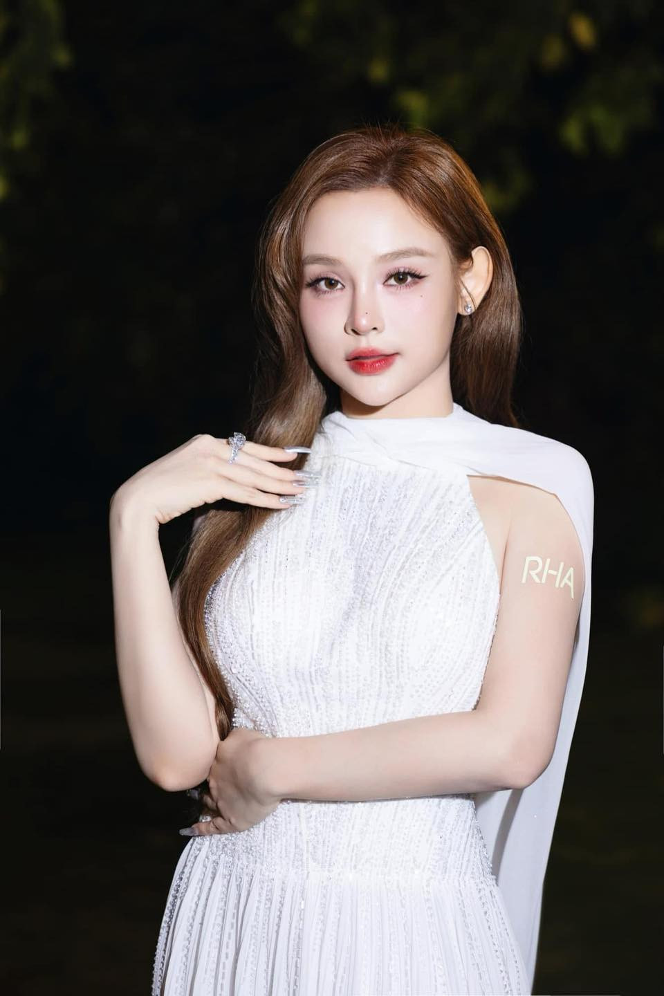 Dù đã là mẹ hai con, cô vẫn khiến nhiều người ngưỡng mộ bởi vẻ ngoài trẻ trung không tuổi.