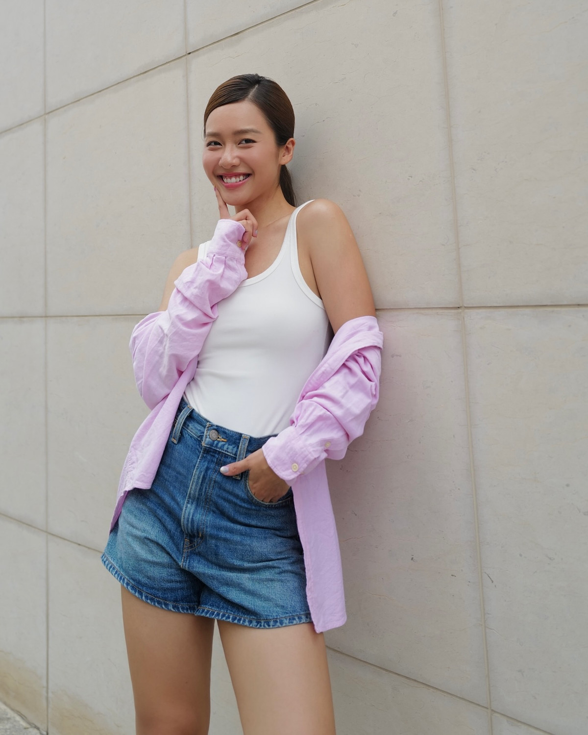 Tại thời điểm mới bước vào giới showbiz, Khả Ngân được khán giả nhớ đến với hình ảnh "hotgirl boxing" đầy năng động, khỏe khoắn.