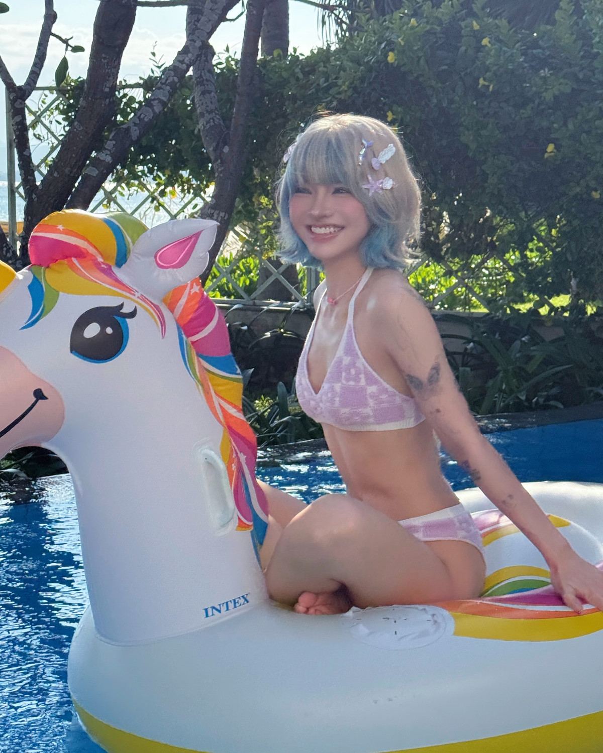 Không chỉ là hai Tiktoker sở hữu lượng fan đông đảo, Xuân Ca và Ciin còn được đánh giá cao nhờ gu thời trang ấn tượng cùng nhan sắc xinh đẹp. Nhiều người mong muốn rằng sẽ được nhìn thấy sự xuất hiện chung thường xuyên của cả hai trong tương lai.