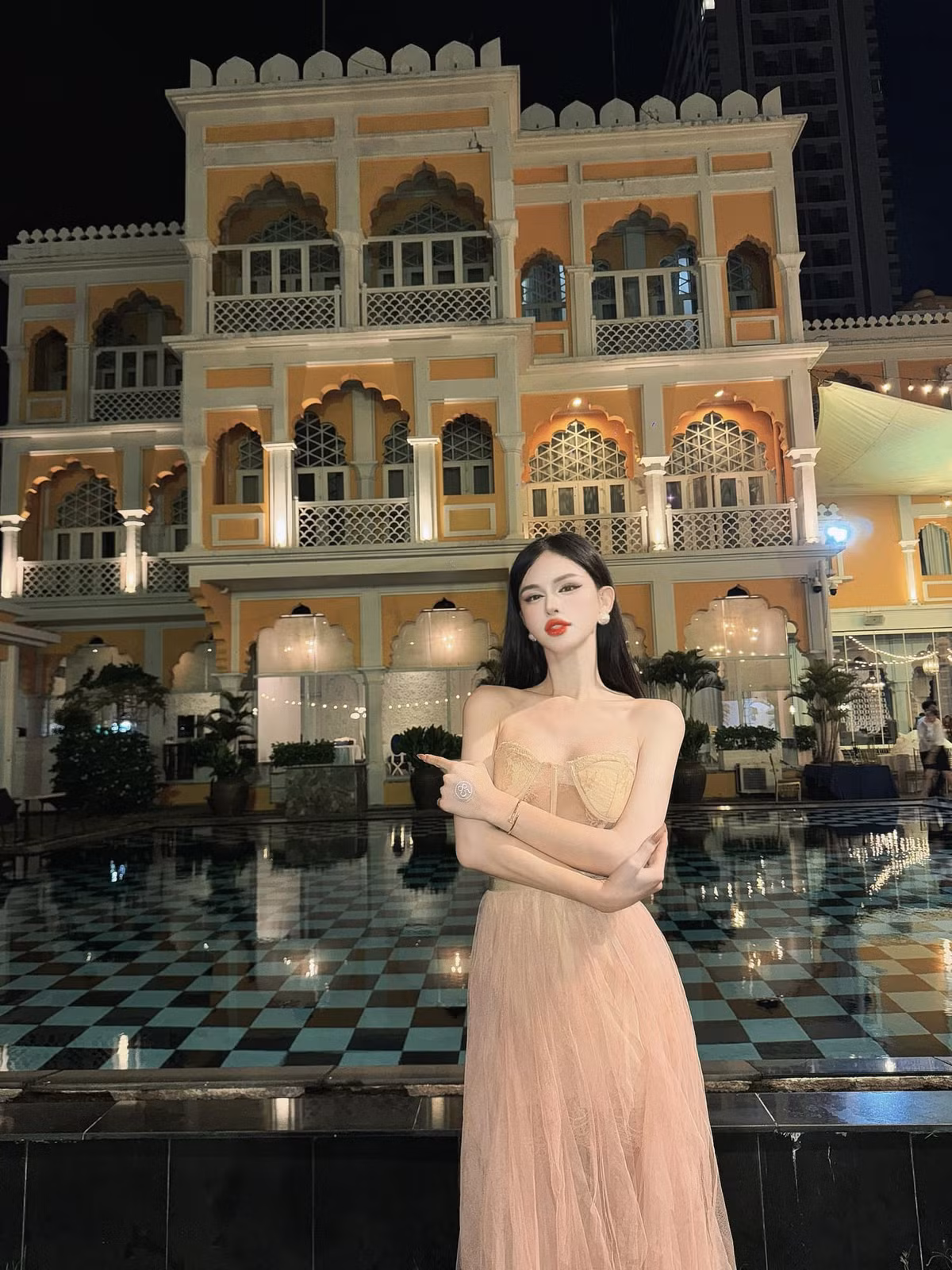 Trần Đức Bo từng chia sẻ chi cả tỷ đồng sang Hàn Quốc để phẫu thuật.