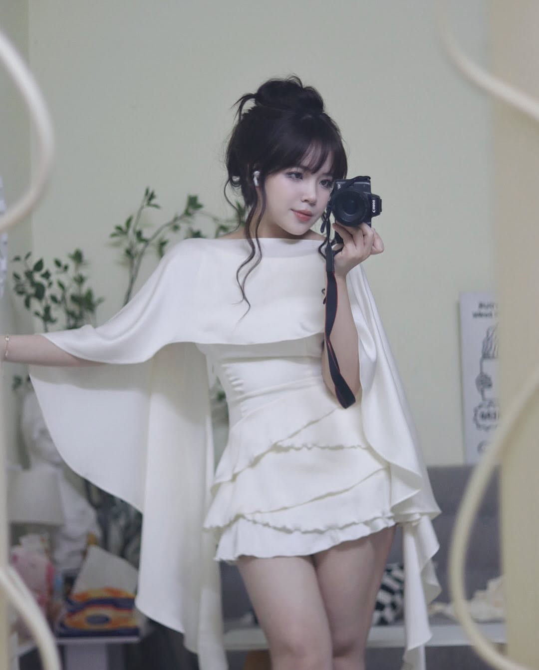 Bên cạnh đó, sở hữu vẻ ngoài vô cùng xinh đẹp, ngây ngô cũng là một lợi thế của cô nàng