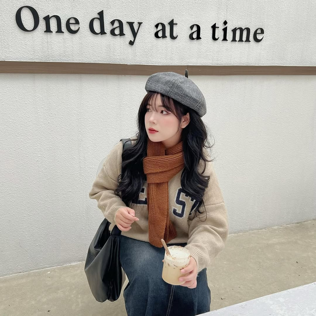 Gương mặt bầu bĩnh, xinh xắn là nét đặc trưng khiến cô nàng được nhiều khán giả yêu mến.