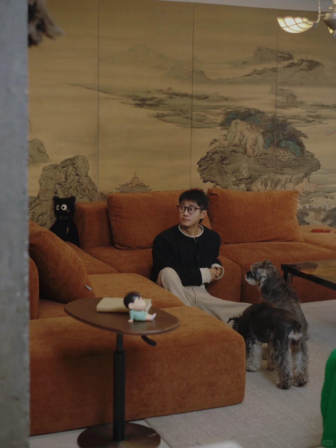 Nhờ sự sáng tạo và khả năng biến hóa đồ cũ thành các tác phẩm nghệ thuật, Heizi đã thu hút được 371.000 người theo dõi và hơn 1,8 triệu lượt yêu thích trên mạng xã hội Xiaohongshu.