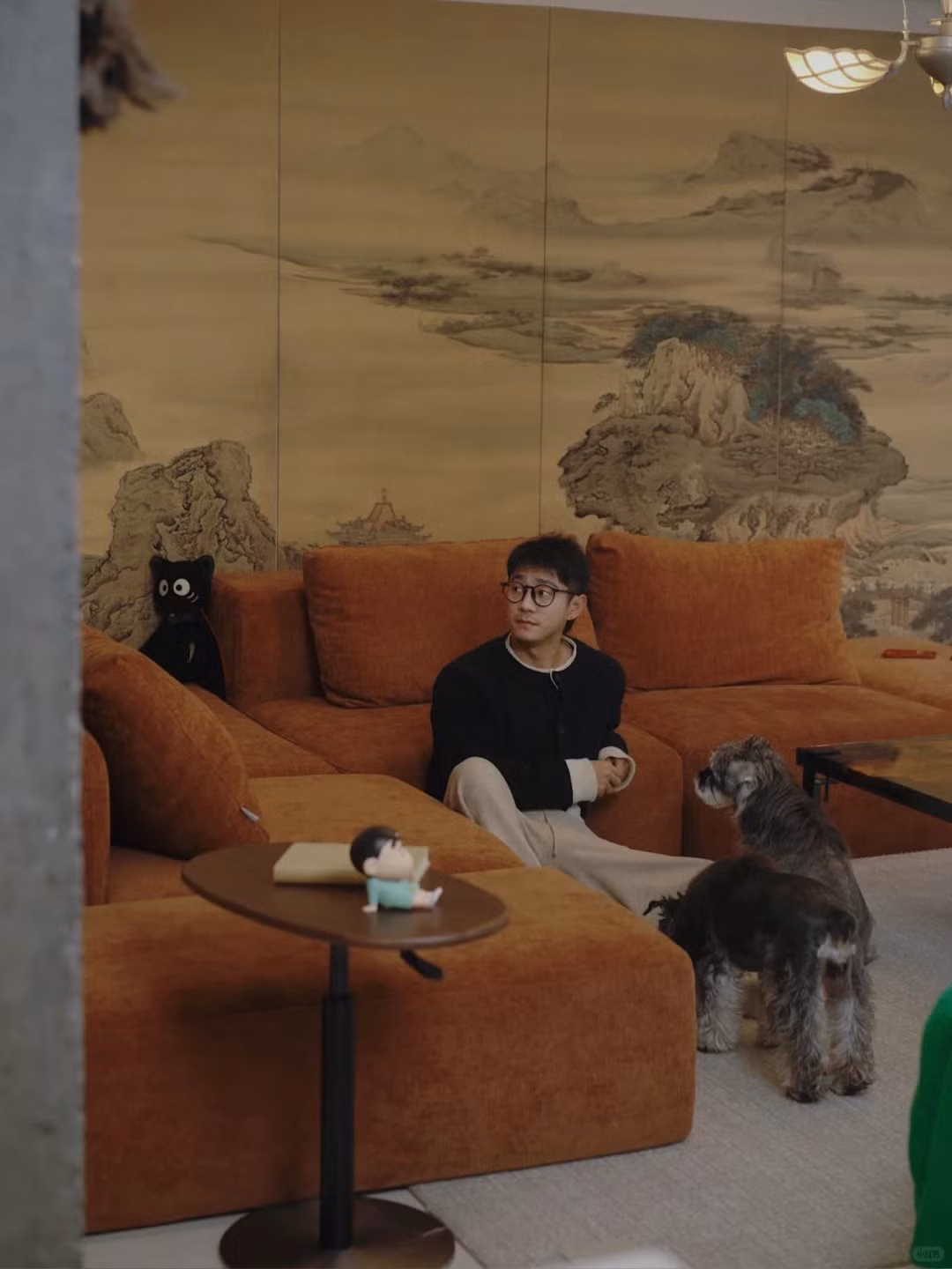 Nhờ sự sáng tạo và khả năng biến hóa đồ cũ thành các tác phẩm nghệ thuật, Heizi đã thu hút được 371.000 người theo dõi và hơn 1,8 triệu lượt yêu thích trên mạng xã hội Xiaohongshu.