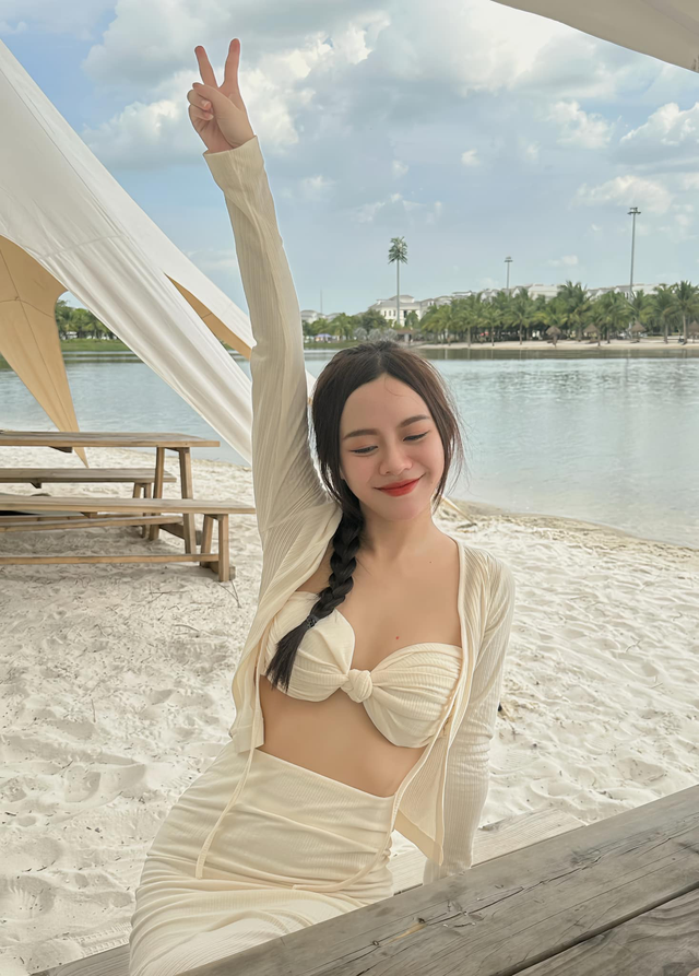 Mỗi lần xuất hiện, cô nàng đều biết cách gây chú ý với phong thái tự tin, tràn đầy năng lượng.