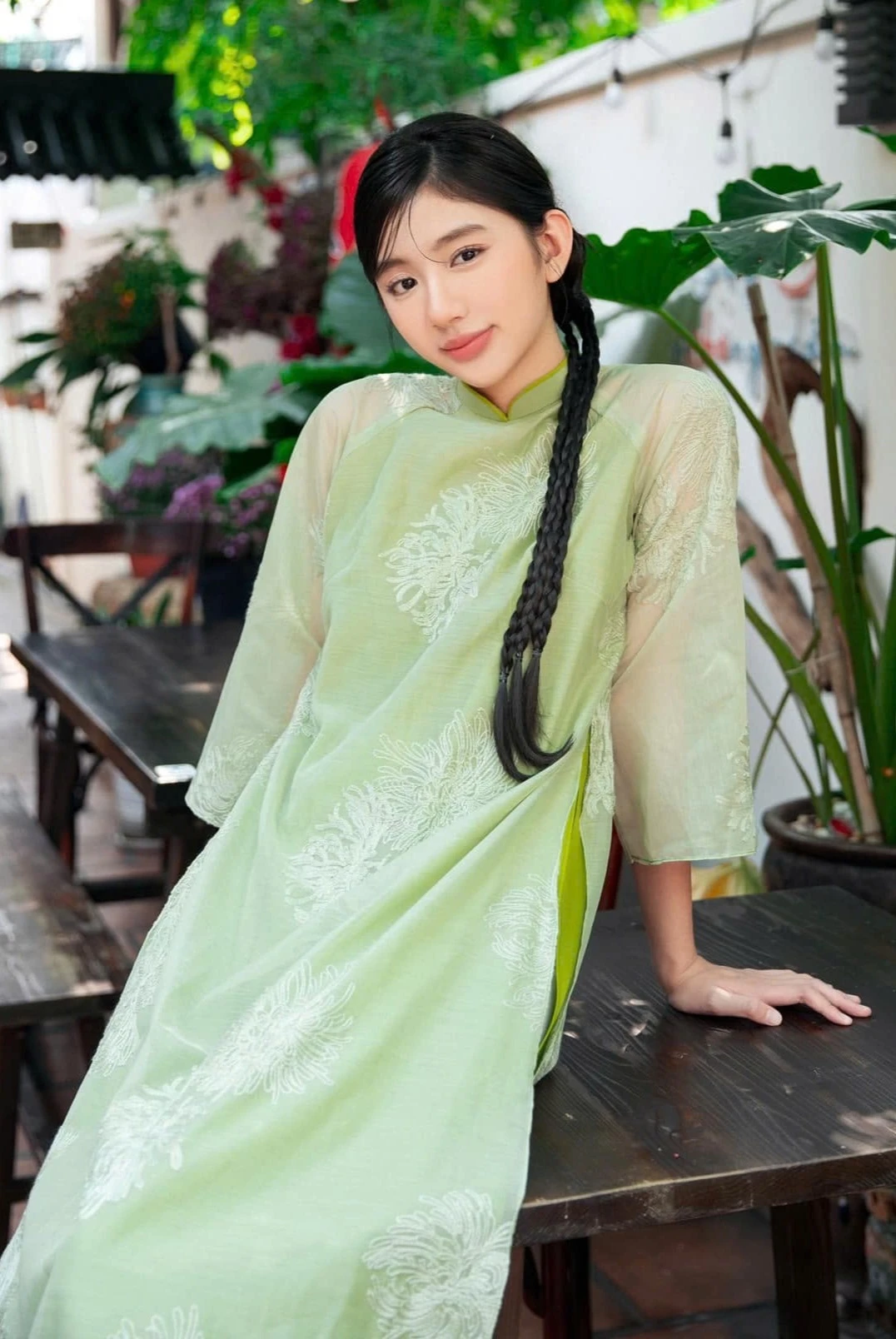 Ở tuổi 15, Nam Phương đã ra dáng thiếu nữ. Cô được nhận xét thừa hưởng nhiều nét đẹp từ người mẹ hoa hậu như đôi mắt to tròn, mũi cao dọc dừa, khuôn mặt trái xoan và khuôn miệng xinh xắn.