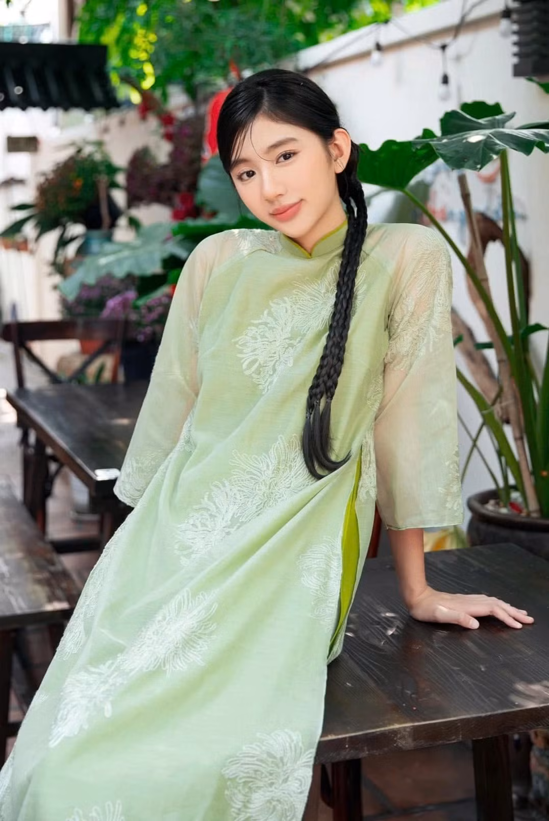 Ở tuổi 15, Nam Phương đã ra dáng thiếu nữ. Cô được nhận xét thừa hưởng nhiều nét đẹp từ người mẹ hoa hậu như đôi mắt to tròn, mũi cao dọc dừa, khuôn mặt trái xoan và khuôn miệng xinh xắn.