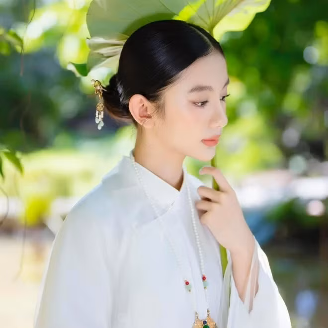 Hoa hậu Ngọc Diễm cũng từng chia sẻ rằng con gái có đam mê lớn với nghệ thuật và rất tự tin trước ống kính.