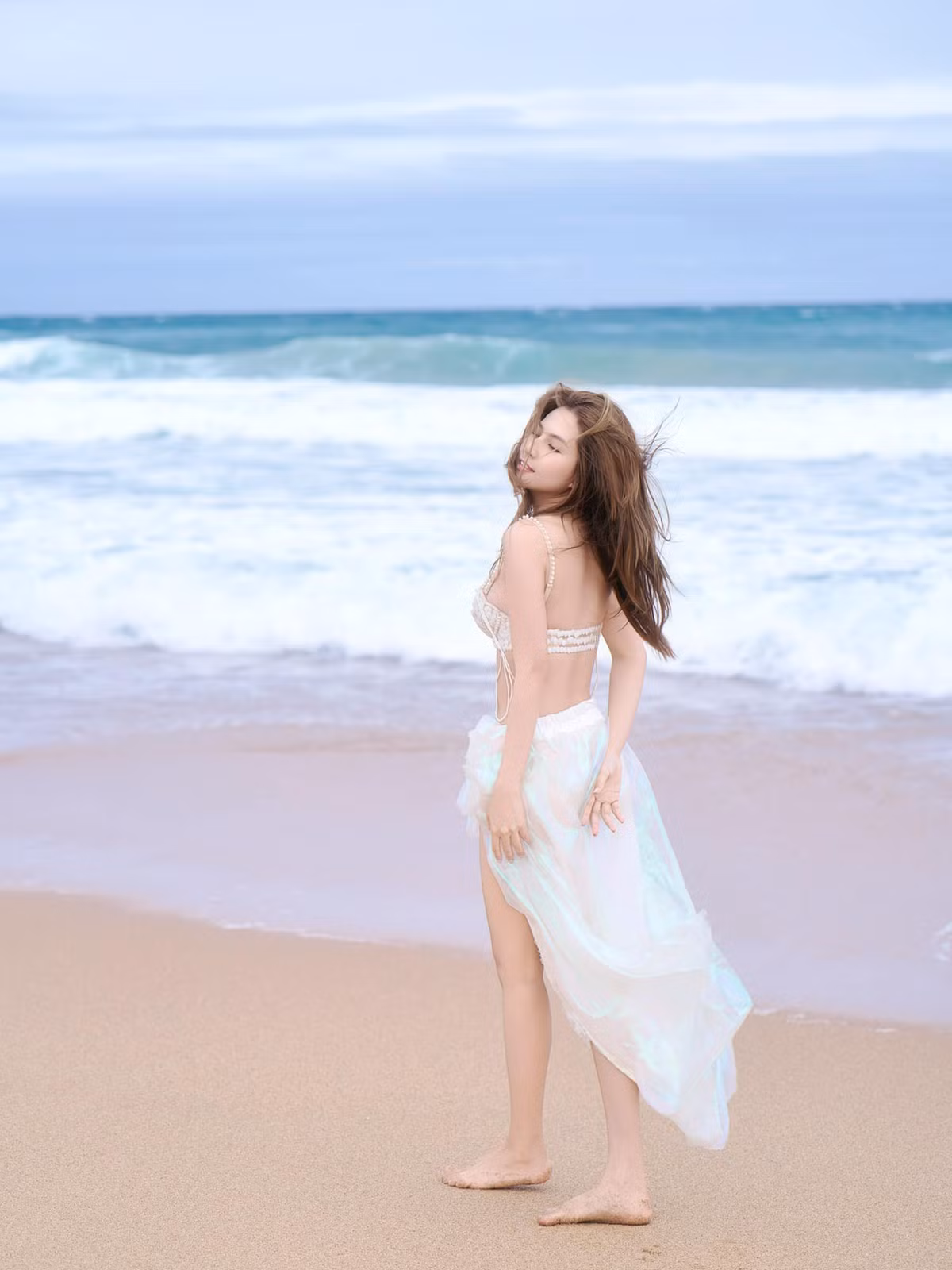 Sau khoảng thời gian lấy lại sự ổn định trước nhiều lùm xùm đời tư bủa vây, Thiên An đã dần trở lại với công việc và liên tục xuất hiện với diện mạo ngày càng thăng hạng.