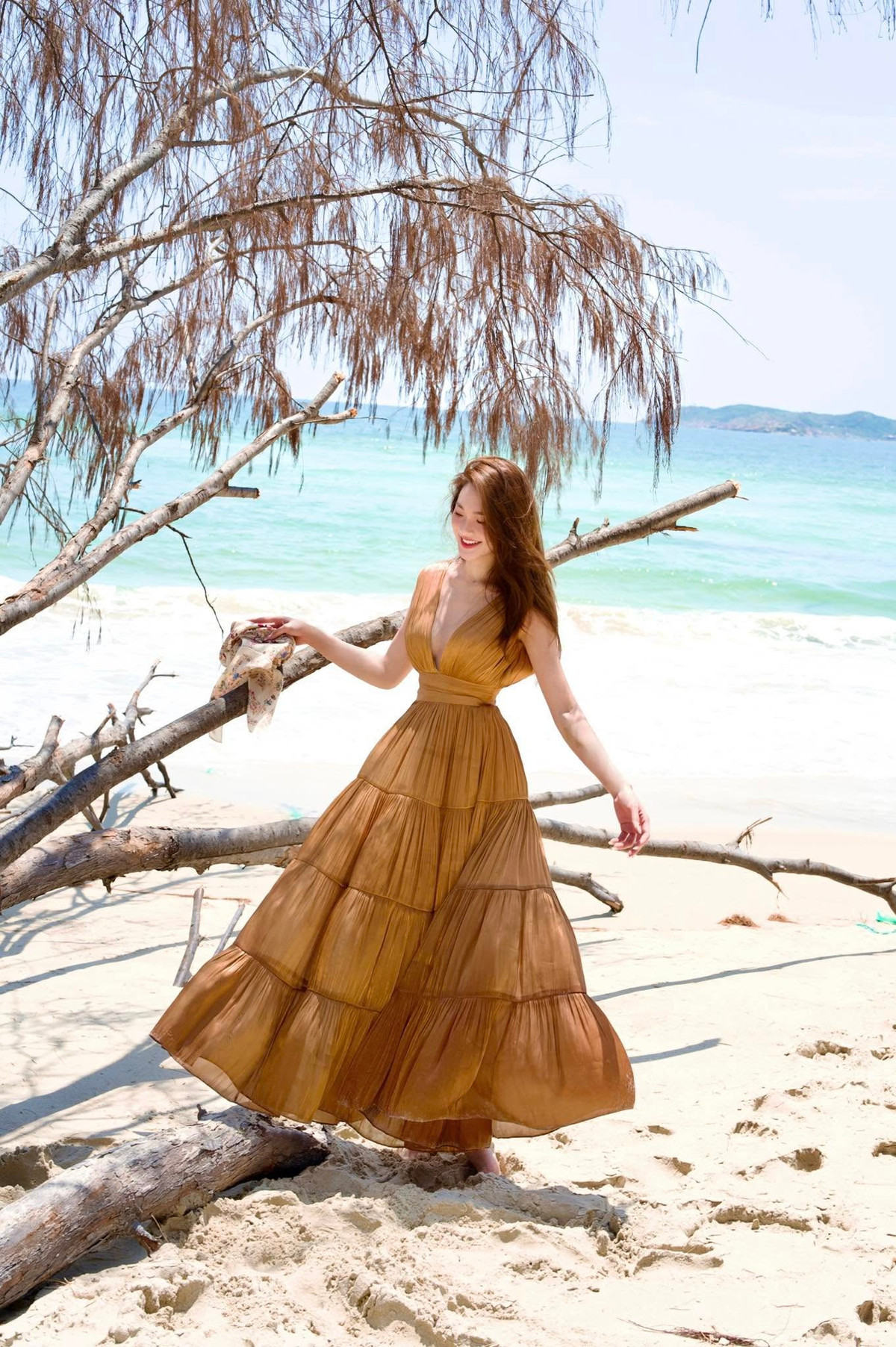 Không chỉ gây ấn tượng bởi nhan sắc thanh tú, Ngọc Nữ còn sở hữu vóc dáng nuột nà, đôi chân dài thon thả cùng thần thái cuốn hút. Mỗi bức ảnh đều thể hiện sự tự tin, duyên dáng và đầy sức sống của cô nàng.