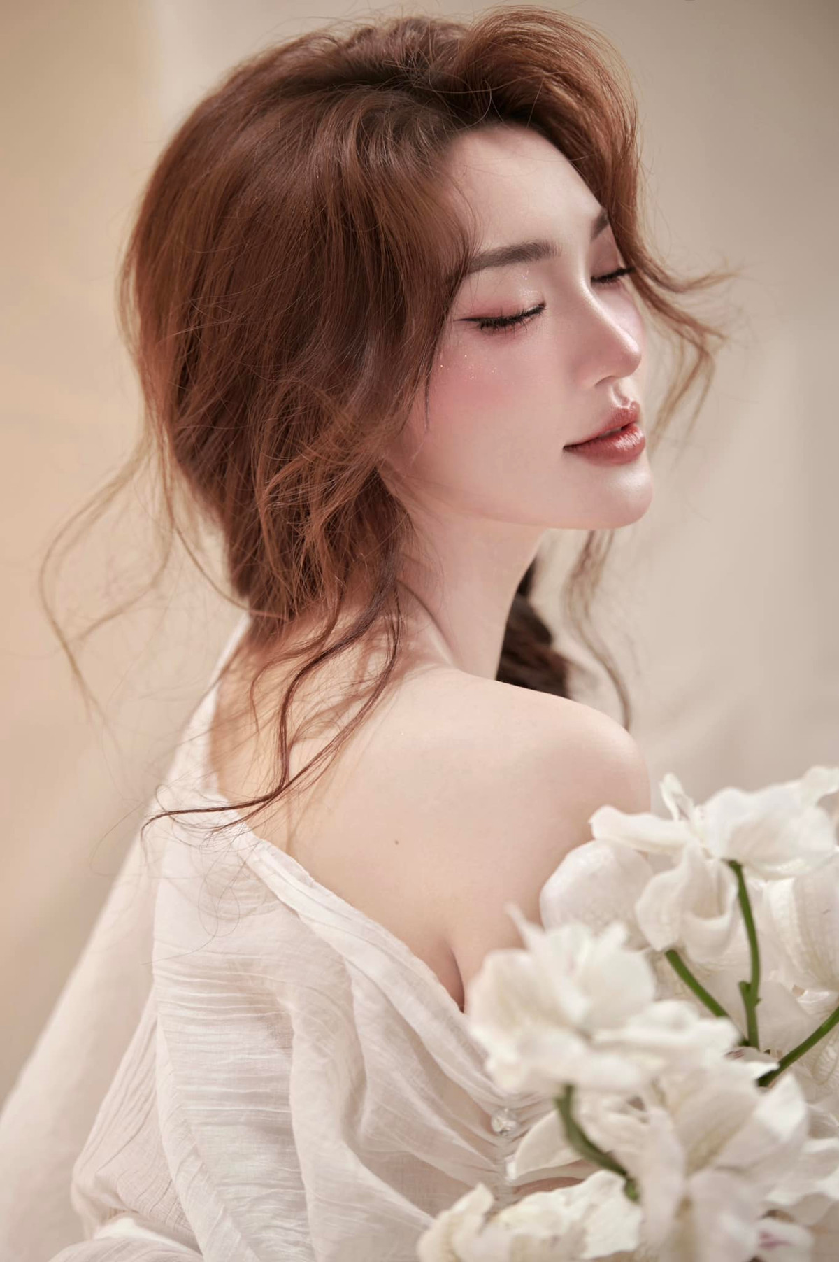 Nguyễn Ngọc Nữ vốn được biết đến là người đẹp từng vào Top 10 Hoa hậu Hoàn vũ Việt Nam 2017.