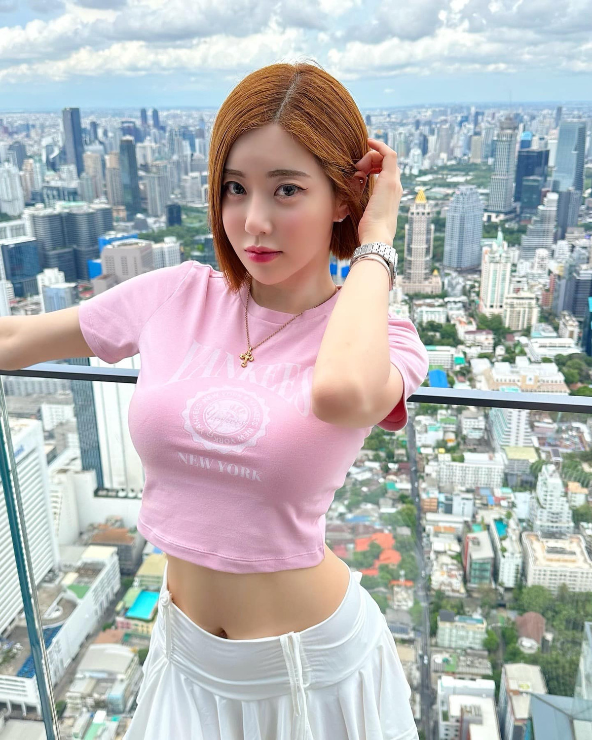 Tuy nhiên cũng chính phong cách này khiến cô nàng không ít lần gặp các rắc rối trong những buổi biểu diễn.