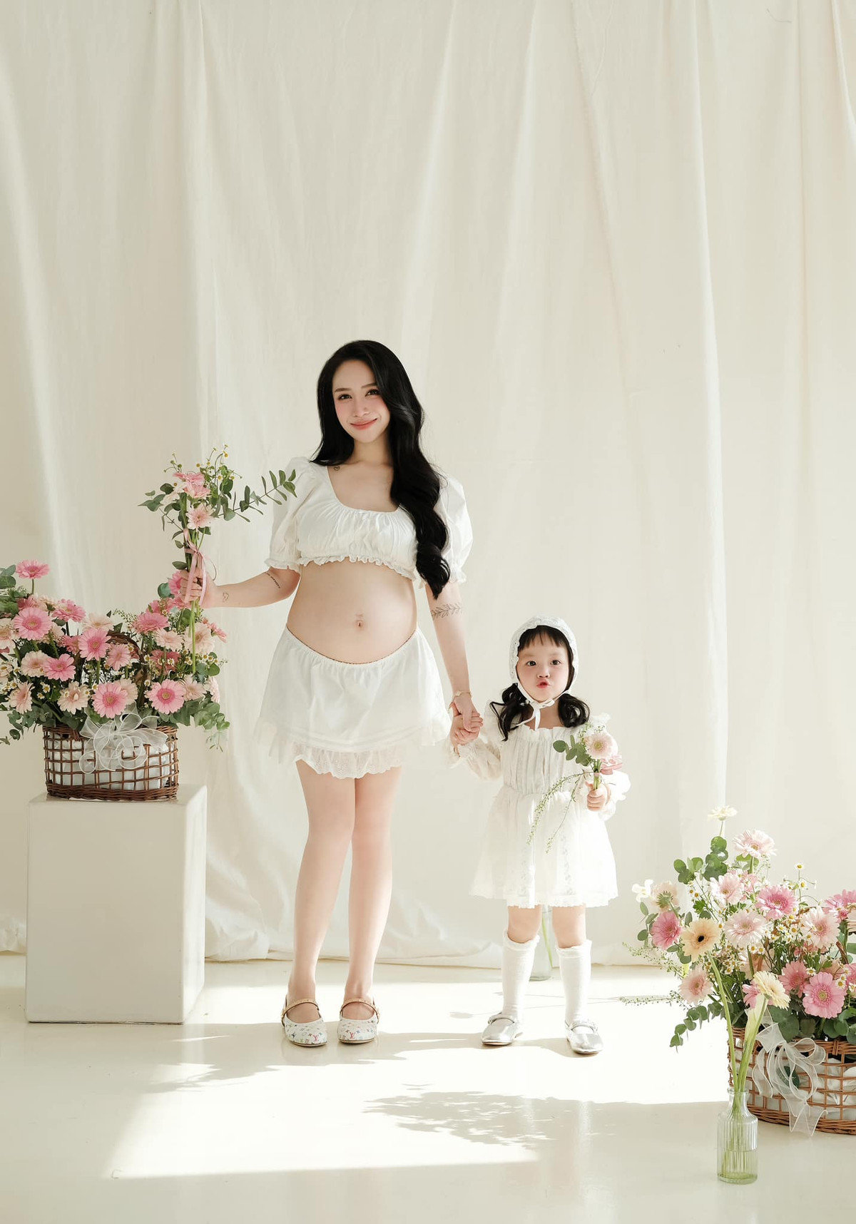 Trên trang cá nhân của mình, Joyce Phạm và Tâm Nguyễn thường xuyên đăng tải những khoảnh khắc tình tứ và không ngại bày tỏ tình cảm với đối phương.