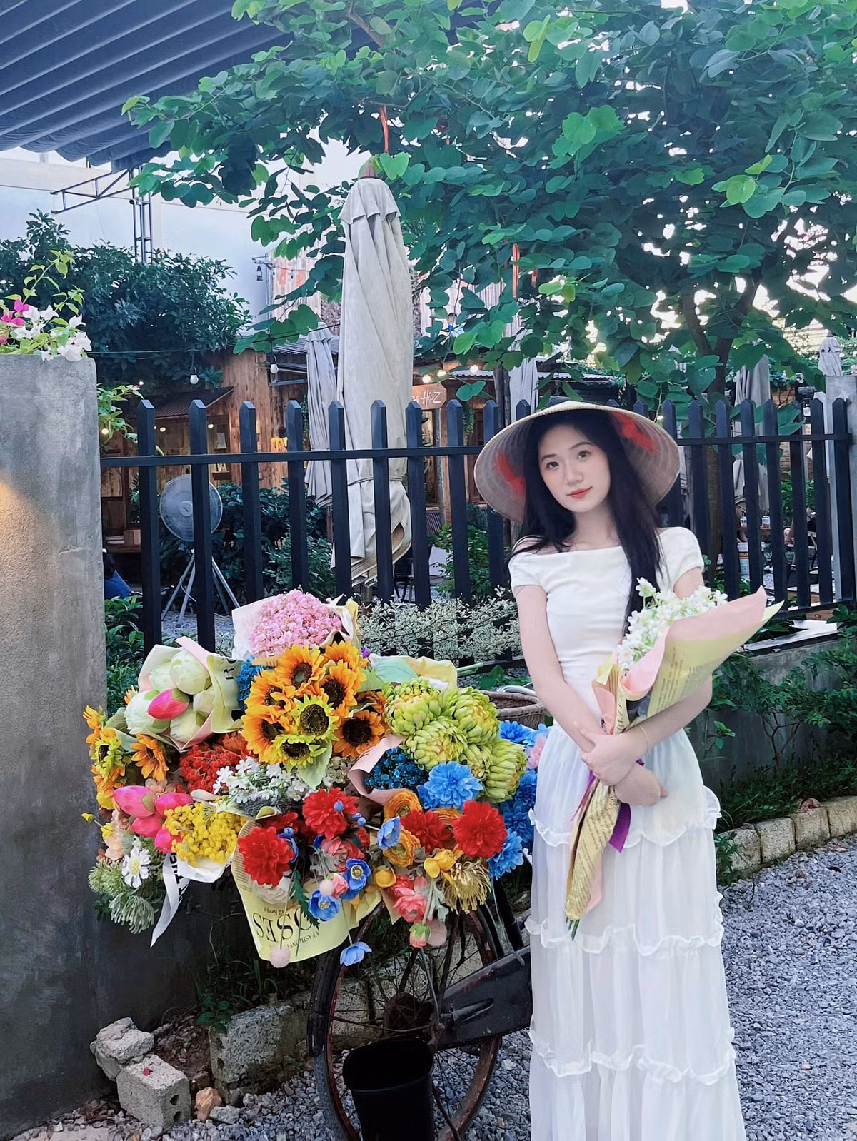 Nhiều người cho rằng cô nàng có đủ tiềm năng để tham gia những cuộc thi sắc đẹp lớn trong tương lai.