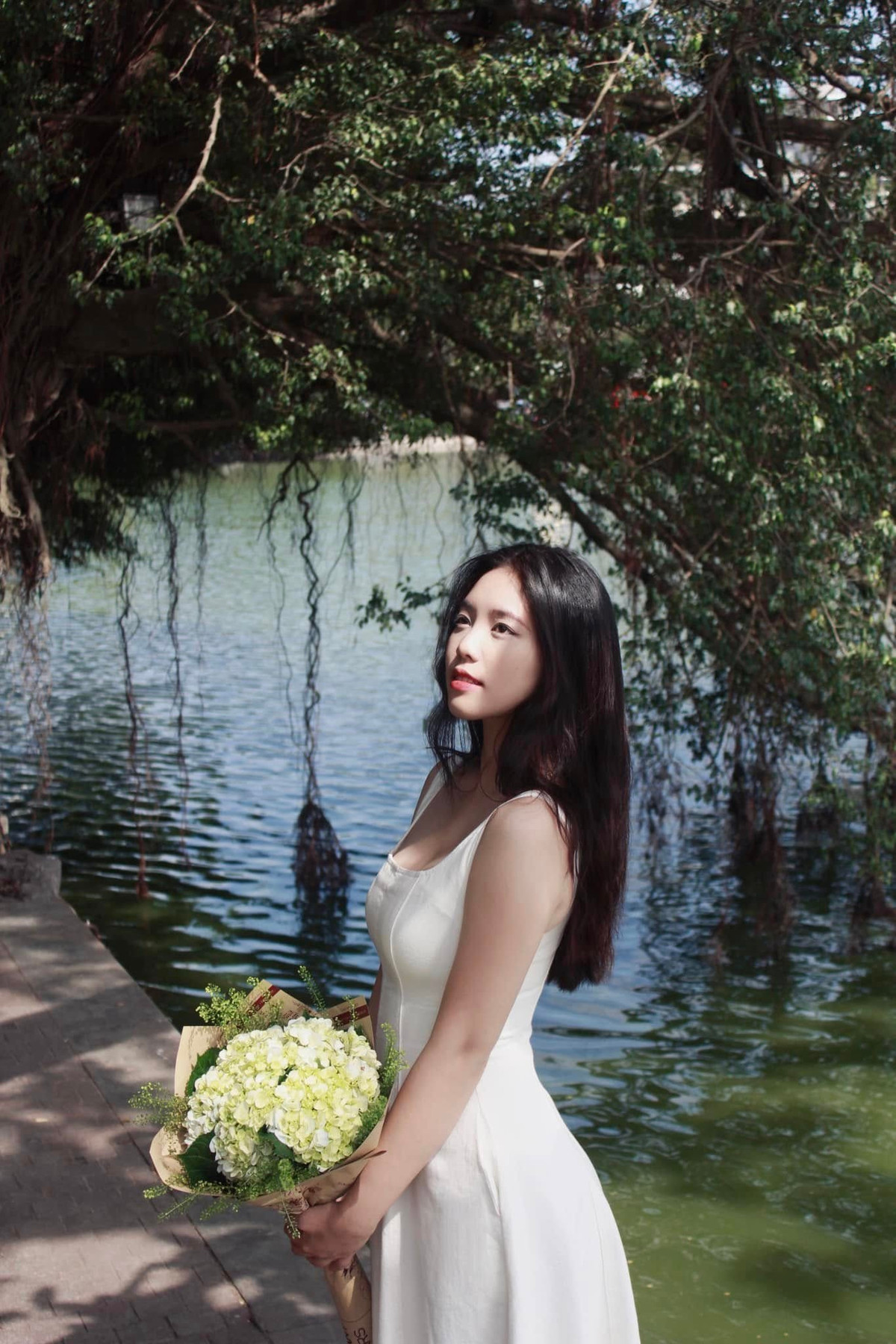 Cô nàng từng giành được giải cao trong các cuộc thi âm nhạc, tiếng Anh tại trường.