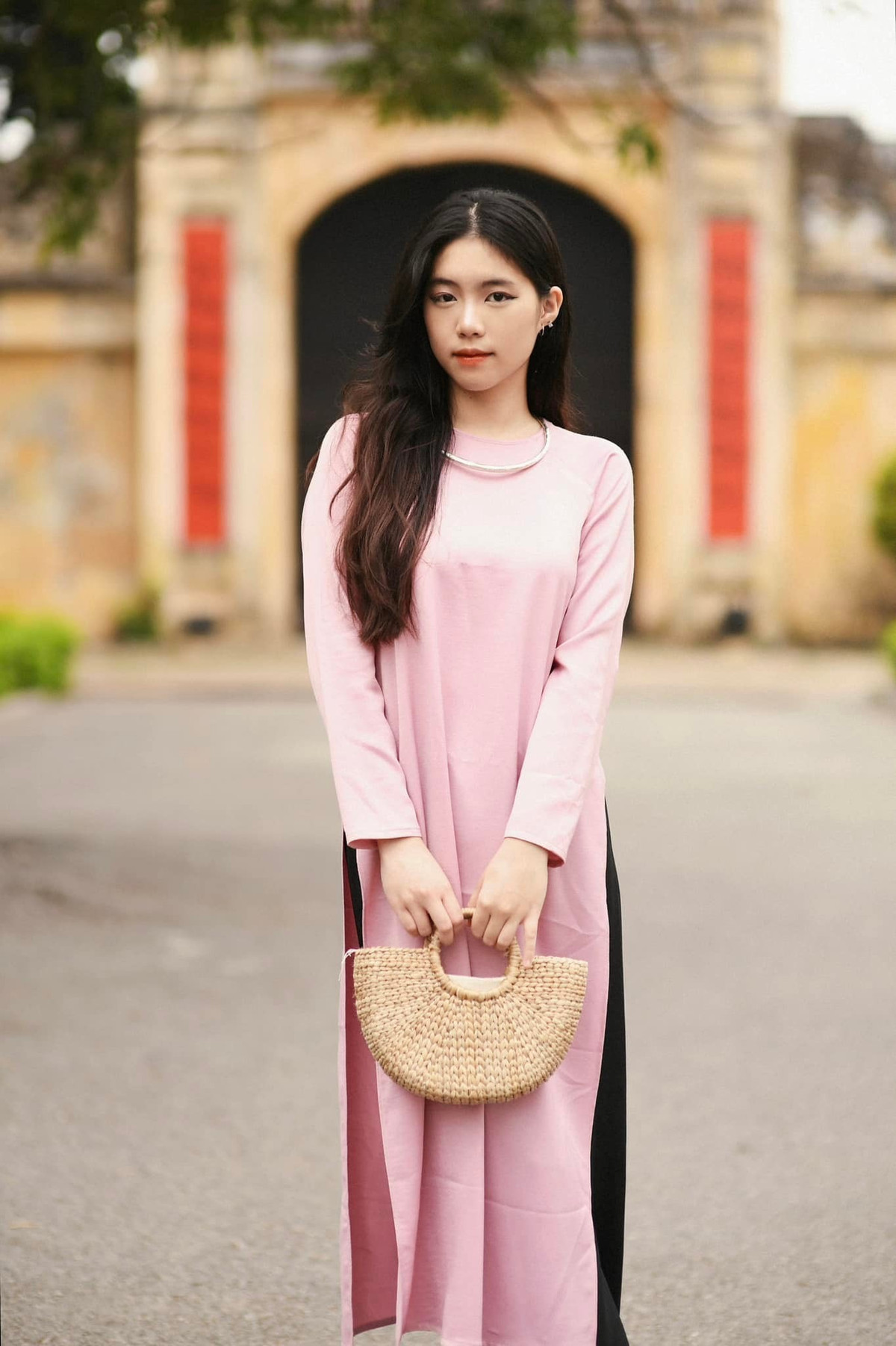 Châu Anh cho biết khi cô bày tỏ nguyện vọng tham gia cuộc thi Hoa hậu Việt Nam 2024, chị gái là người đầu tiên động viên và hỗ trợ tinh thần, giúp cô chuẩn bị hành trang vững vàng nhất để bước vào cuộc thi.