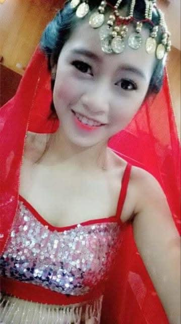 Nhiều người đã để lại những bình luận dưới các bức ảnh của hot Tiktoker: "Uầy đúng dậy thì thành công nha", "hồi đó thế này chắc cũng cỡ hot girl chứ nhỉ".