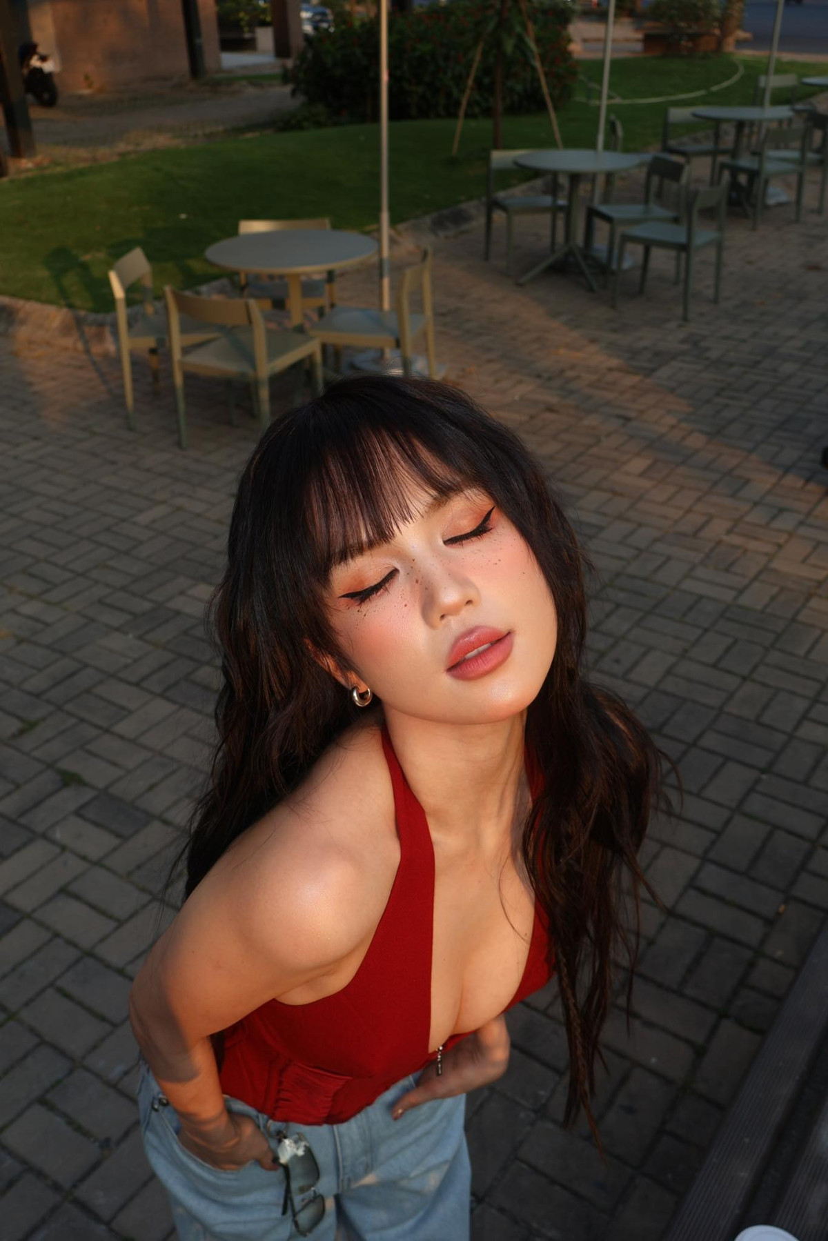 Thiết kế này từng được Jennie, thành viên nhóm Blackpink, diện trong tour diễn solo tại Mỹ, cho thấy sức hút đặc biệt của nó trong làng thời trang.