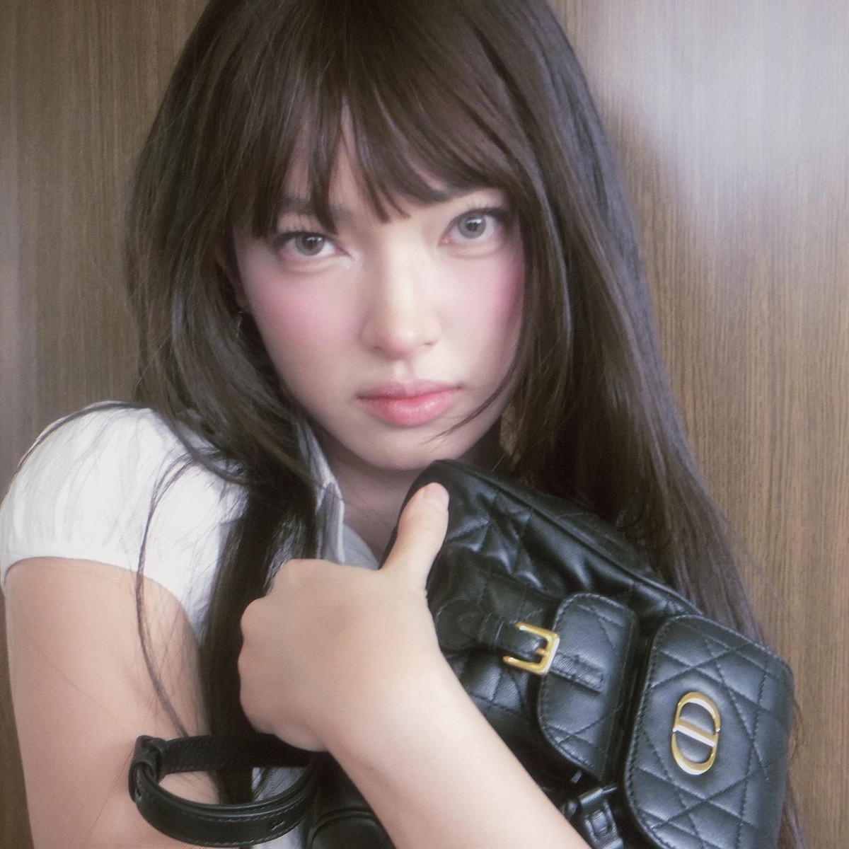 Mới đây, cô nàng vừa đăng tải loạt ảnh với tạo hình mang vibe nữ sinh Nhật Bản.