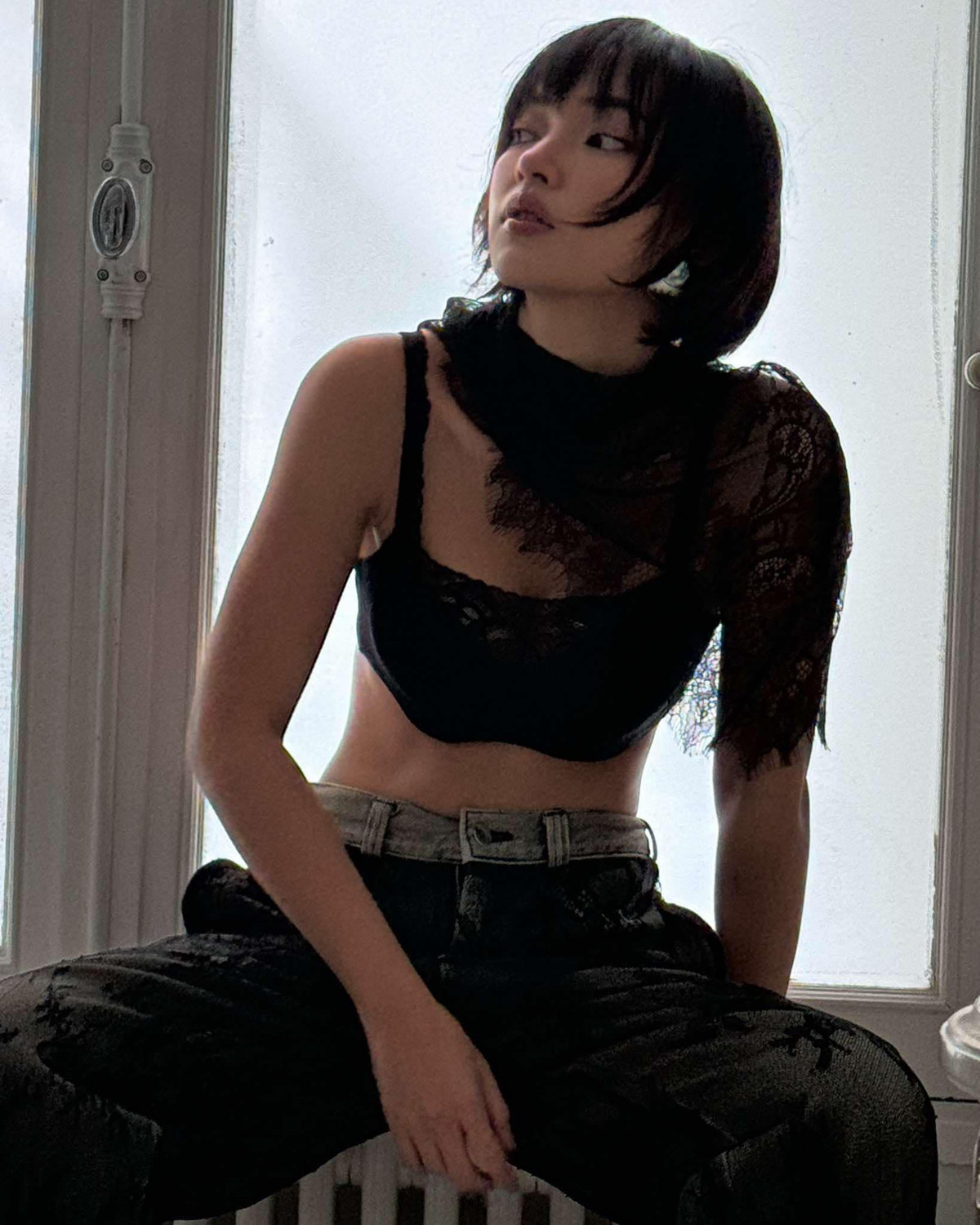 Châu Bùi được mệnh danh là nàng "tắc kè hoa" của thời trang Việt với những màn biến hóa đầy ấn tượng. Sự đa tài và nỗ lực không ngừng nghỉ đã giúp Châu Bùi trở thành một biểu tượng phong cách, đại diện cho thế hệ trẻ dám nghĩ, dám làm và không ngừng bứt phá.