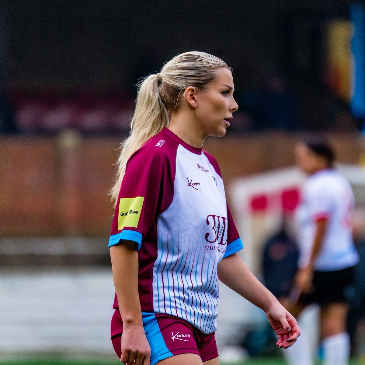 Sự nghiệp bóng đá không quá thực sự nổi bật thế nhưng cô nàng vô cùng được chào đón khi trở thành một streamer.