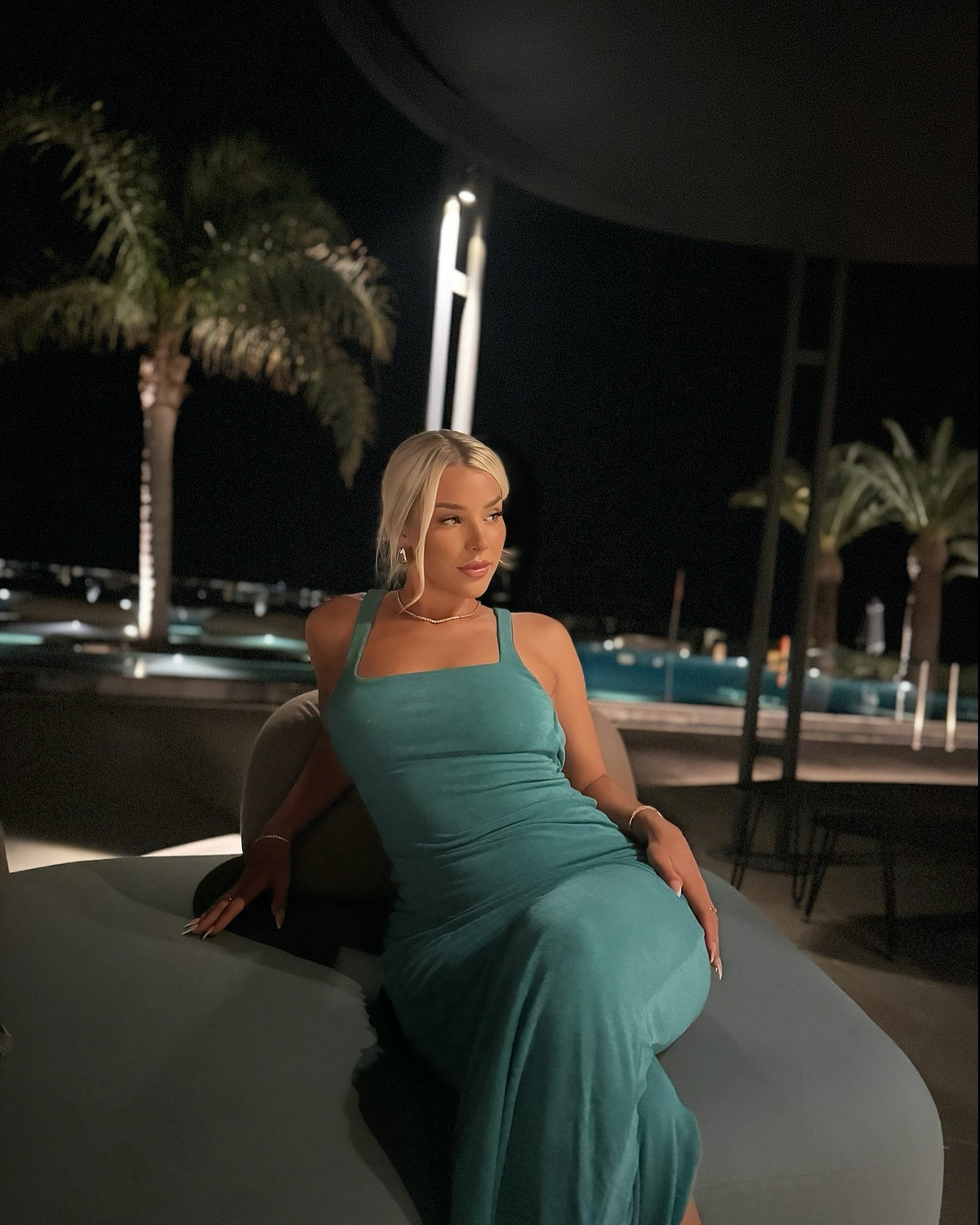 Trên trang cá nhân, cô thường chia sẻ cuộc sống của mình với người hâm mộ.