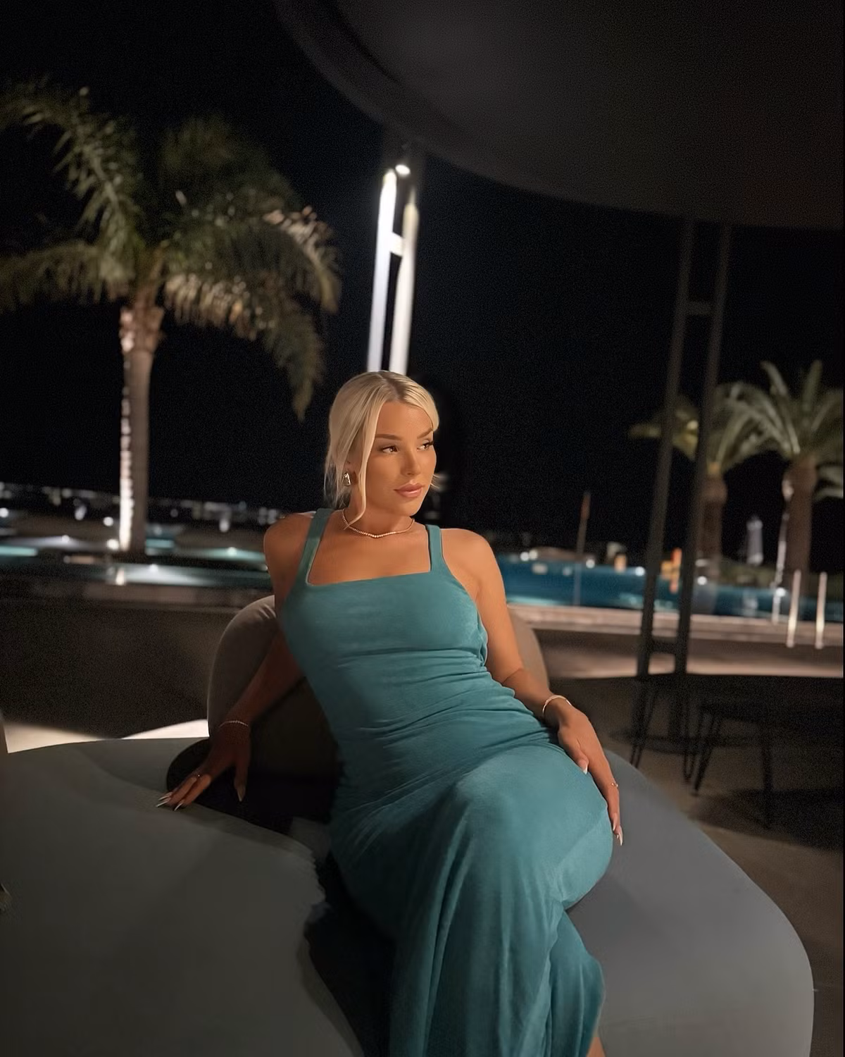 Trên trang cá nhân, cô thường chia sẻ cuộc sống của mình với người hâm mộ.