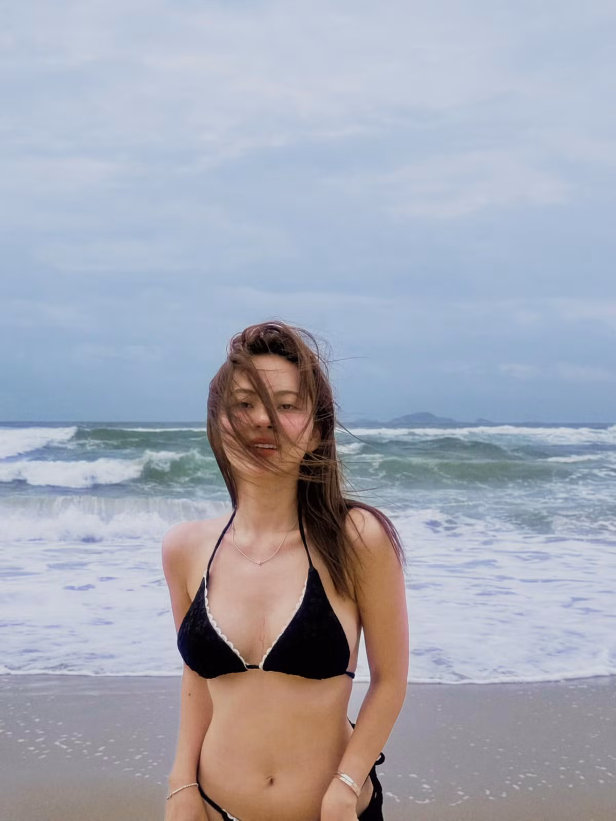 Để có được ngoại hình như hiện tại, Ngô Lan Hương thừa nhận đã từng trùng tu vòng 1, cũng như can thiệp một số thẩm mỹ trên gương mặt như nâng mũi. Bên cạnh đó, cô nàng cũng chăm chỉ luyện tập để có được vóc dáng săn chắc.