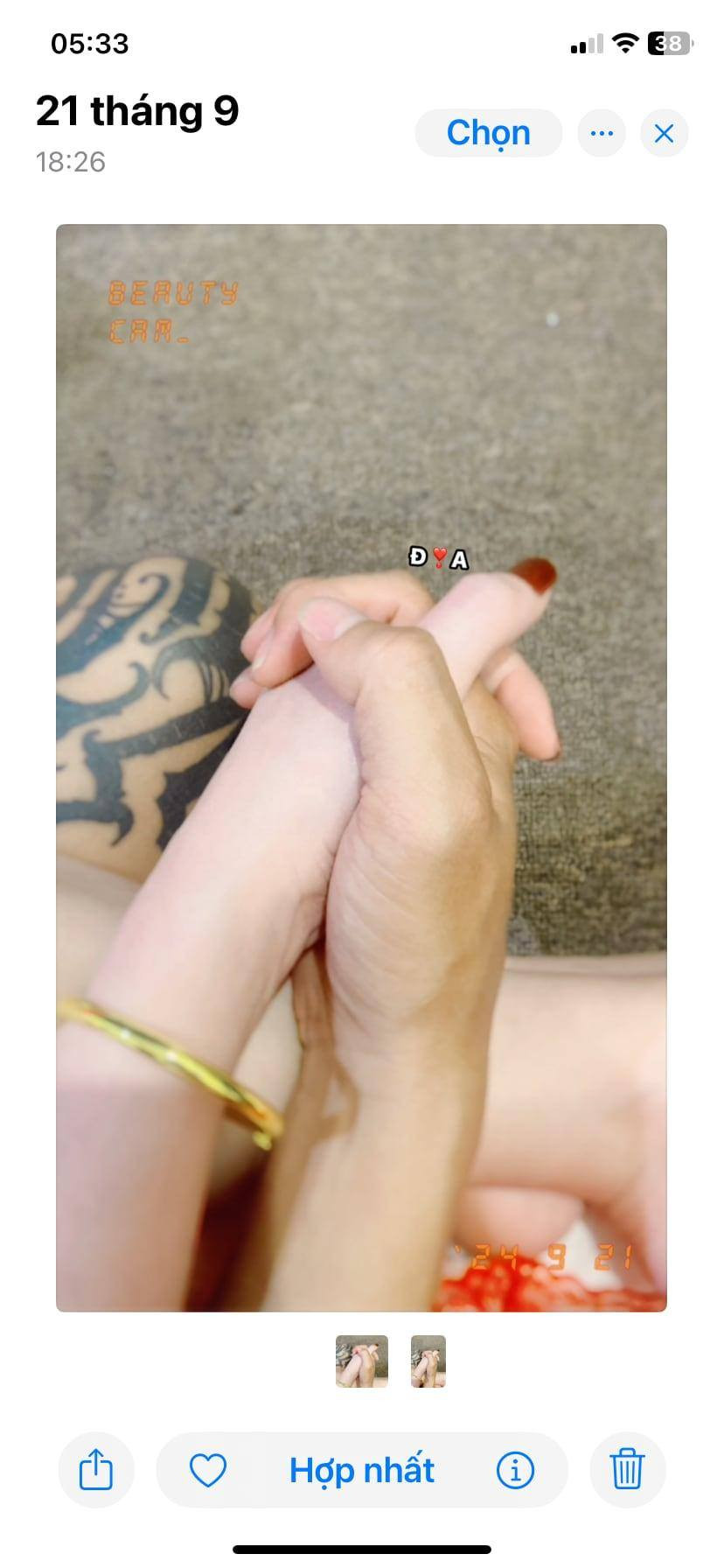 Theo đó, người chồng ngay khi phát hiện ra vợ mình ngoại tình với 4 người đàn ông cùng lúc đã không giữ nổi bình tĩnh mà lao vào đánh người vợ.