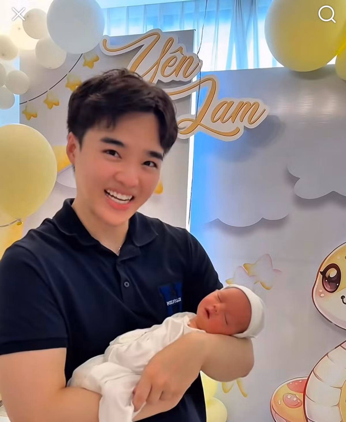 Theo chia sẻ của nam Tiktoker, con gái anh có tên thật là Yên Lam, đây là cái tên được anh cân nhắc, suy nghĩ suốt nhiều ngày.