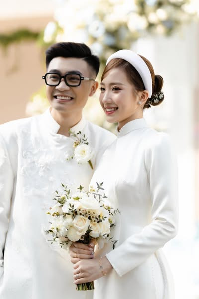 Sau khi kết hôn, cặp đôi thường xuyên chia sẻ những hình ảnh hạnh phúc bên nhau.