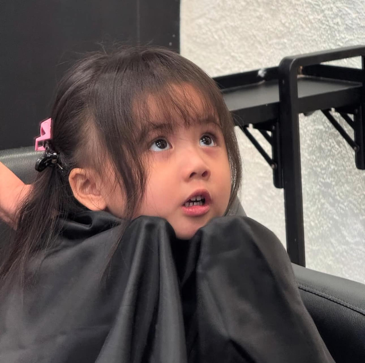Vẻ ngoài bụ bẫm, đáng yêu của bé khiến bất kỳ ai nhìn thấy cũng đều "tan chảy".