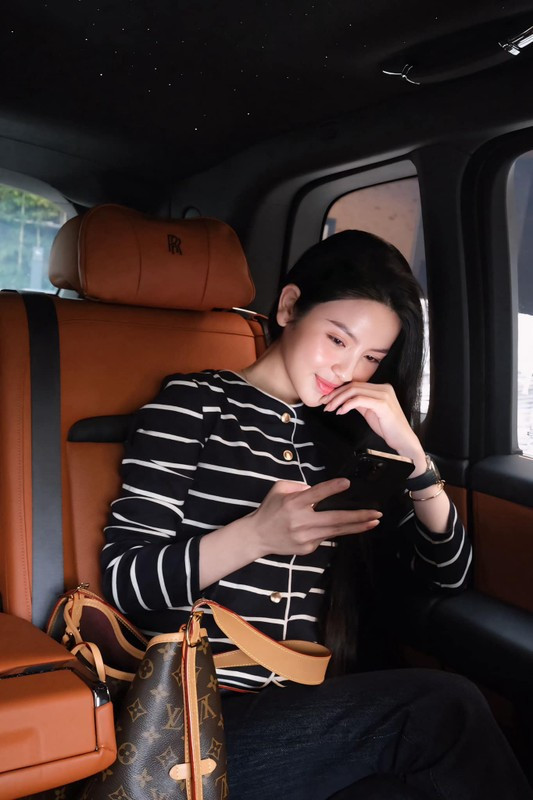 Trên trang cá nhân, Chu Thanh Huyền vẫn lên livestream đều đặn, mặc dù vừa vướng vào ồn ào.