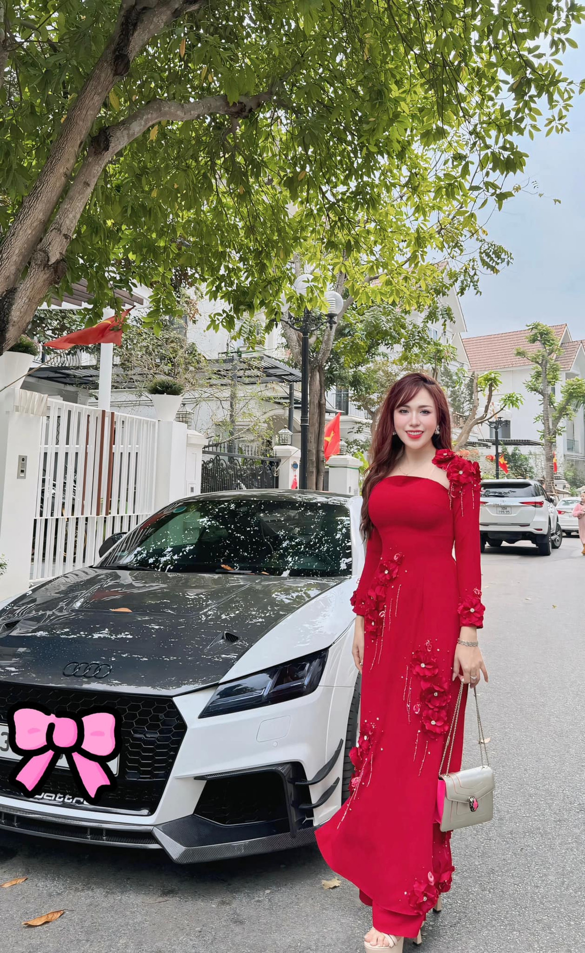 Mai Thỏ tên thật là Bùi Như Mai, sinh năm 1991. Mai Thỏ bắt đầu được biết đến với danh xưng hot girl từ cuối năm 2012 nhờ loạt ảnh khoe ngoại hình nóng bỏng, sexy được cô đăng tải trên mạng.