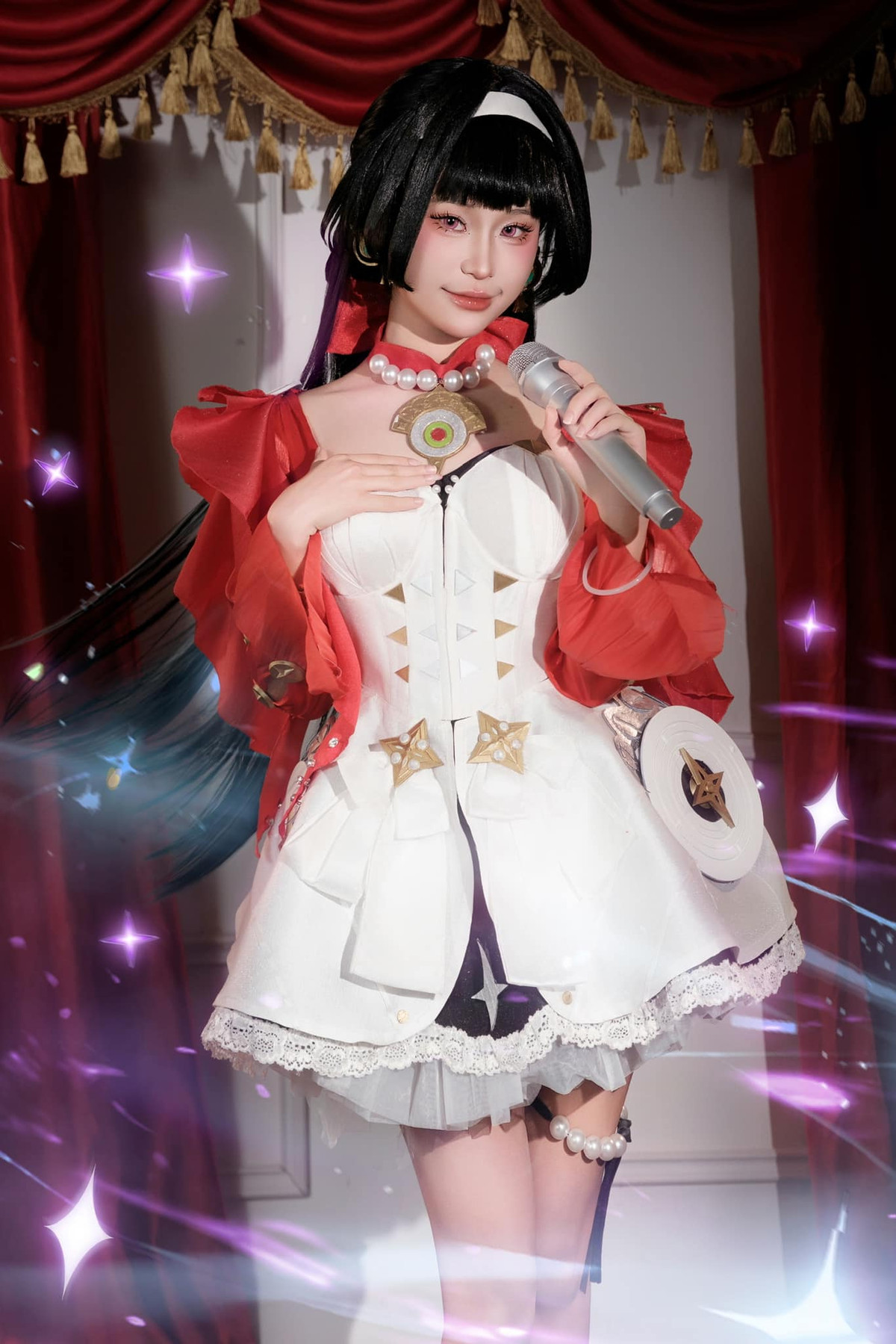 Không sở hữu một gương mặt quá xinh đẹp, cũng chẳng có một thân hình nóng bỏng gợi cảm, điều khiến Chang Dory thu hút lượng người hâm mộ đông đảo đó là những màn biến hình đầy ấn tượng cùng thần thái đầy ấn tượng.