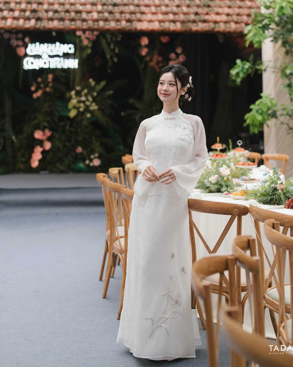 Nhan sắc trong trẻo, nhẹ nhàng của cô dâu khiến nhiều người phải xuýt xoa.