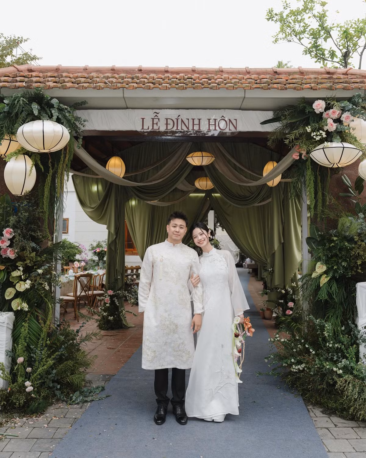 Mới đây, cô dâu Hàn Hằng cũng đã chính thức đăng tải loạt ảnh trong lễ đám hỏi của mình, nhận về nhiều lời chúc phúc từ người hâm mộ.