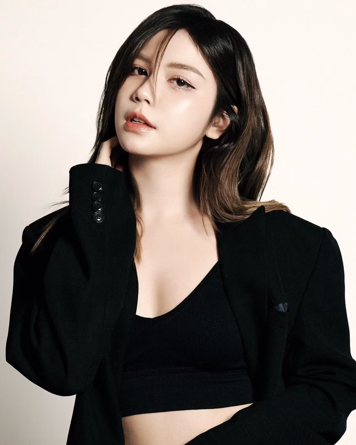 Cô nàng tập trung vào công việc kinh doanh, tận hưởng cuộc sống riêng tư và hiếm khi chia sẻ quá nhiều về đời tư.