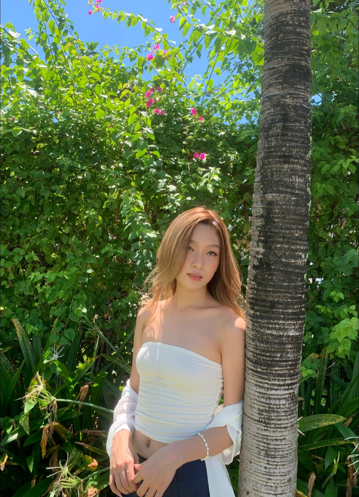 Được biết, Khánh Chi là cựu học sinh chuyên Pháp - trường THPT chuyên Phan Bội Châu - Nghệ An. Đây là trường chuyên có bề dày thành tích học tập đáng nể.