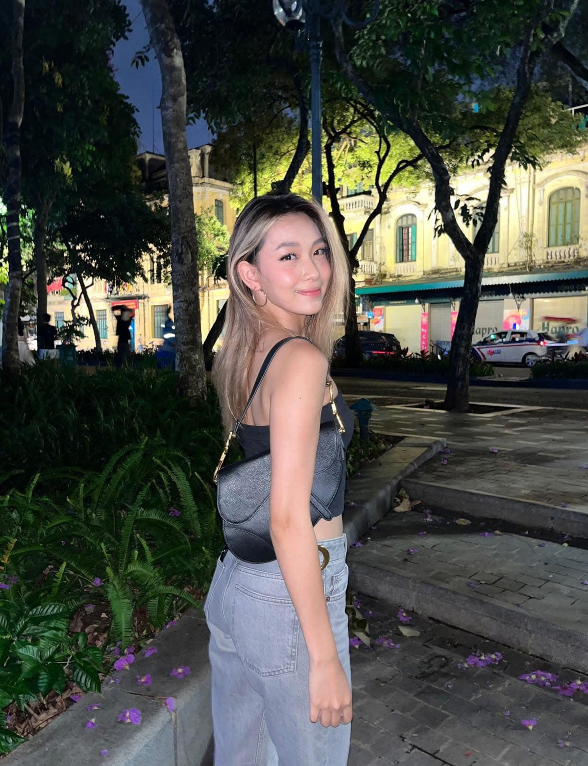 Ngay từ lúc học cấp 3, cô nàng đã được nhận xét là một cô học sinh năng động, thường xuyên tham gia những hoạt động ngoại khóa.