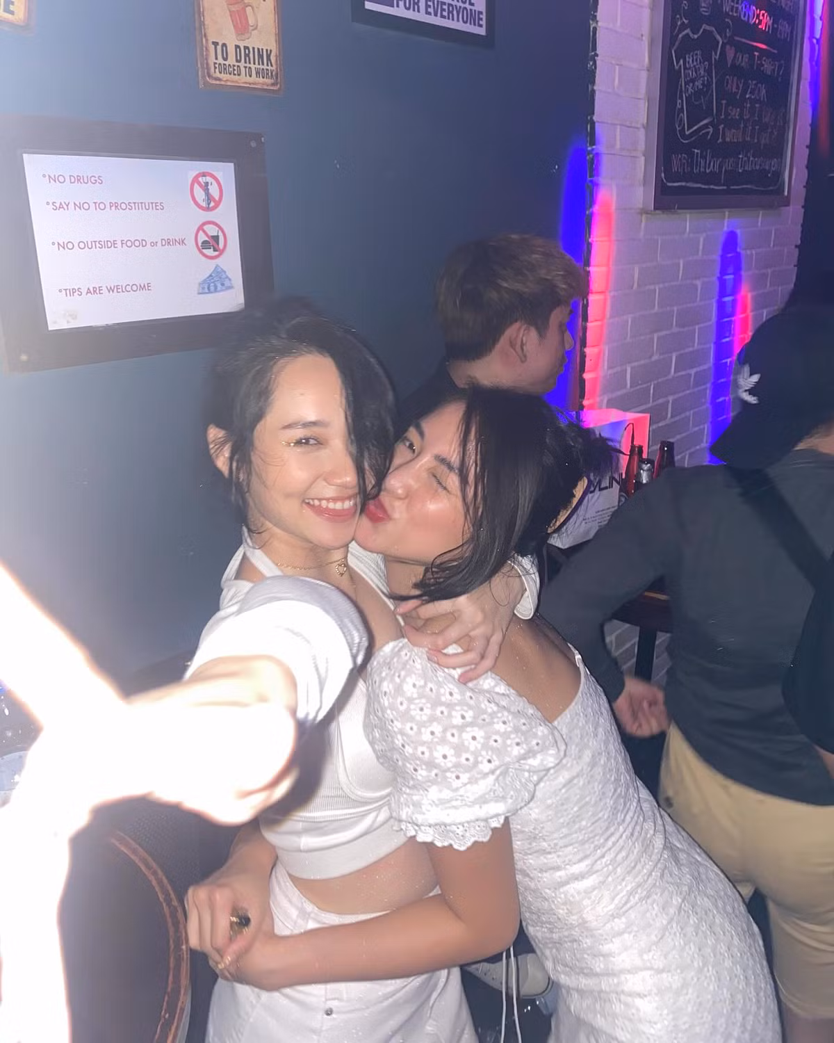 Trước đó, một số hình ảnh "nữ thần Mắt biếc" hiện tại với ngoại hình "đẫy đà" do tăng cân khiến mạng xã hội xôn xao.