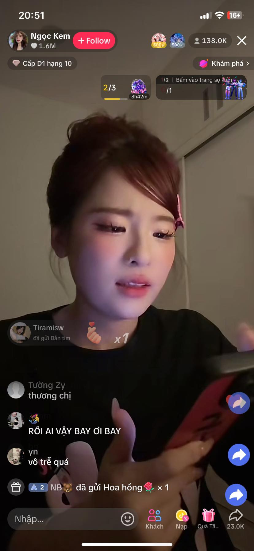 Đáp lại, ViruSs đã lên tiếng giải thích về chuyện tình cảm của mình trong livestream, trong đó có nhắc đến mẹ của Ngọc Kem. Đây được cho là nguyên nhân chính khiến nàng hot Tiktoker này mở hẳn một phiên livestream vào tối 20/3 để lên tiếng về toàn bộ những gì mà mình trải qua trong khi yêu ViruSs.