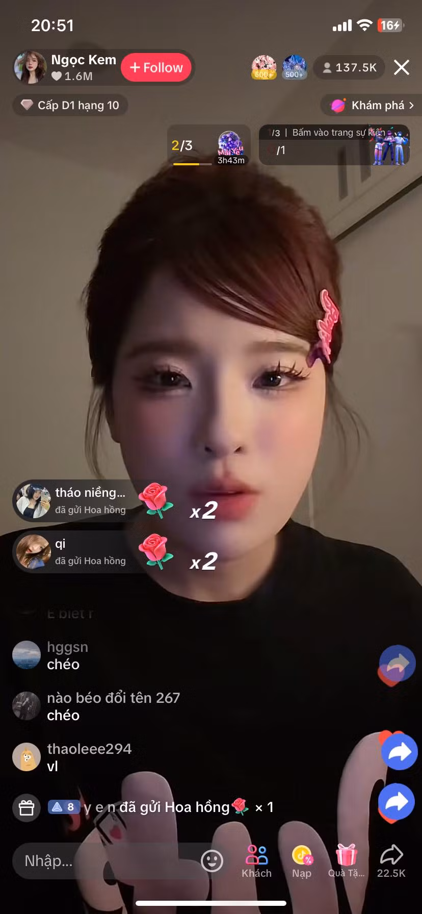 Sau gần một năm hẹn hò, mối quan hệ giữa streamer ViruSs (Đặng Tiến Hoàng, sinh năm 1988) và hot TikToker Ngọc Kem (Trần Nguyễn Hồng Ngọc, sinh năm 1999) đã khép lại. Tuy nhiên chuyện tình này kết thúc không mấy êm đẹp khi chính những người trong cuộc đang lên tiếng về chuyện tình đã qua. Sự việc bắt đầu gây xôn xao khi Ngọc Kem xác nhận đã chia tay qua những bình luận trả lời fan, đồng thời ẩn ý về chuyện ViruSs có người khác.