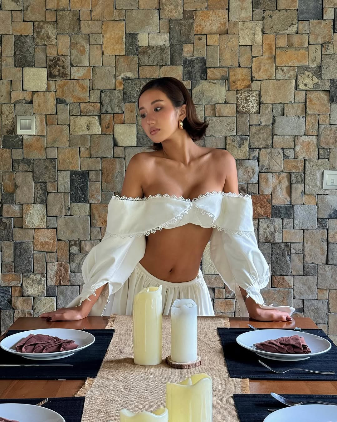 Cô nàng cũng sở hữu bộ sưu tập đồ hiệu đến từ nhiều thương hiệu nổi tiếng trên thế giới khiến nhiều người phải ngưỡng mộ.